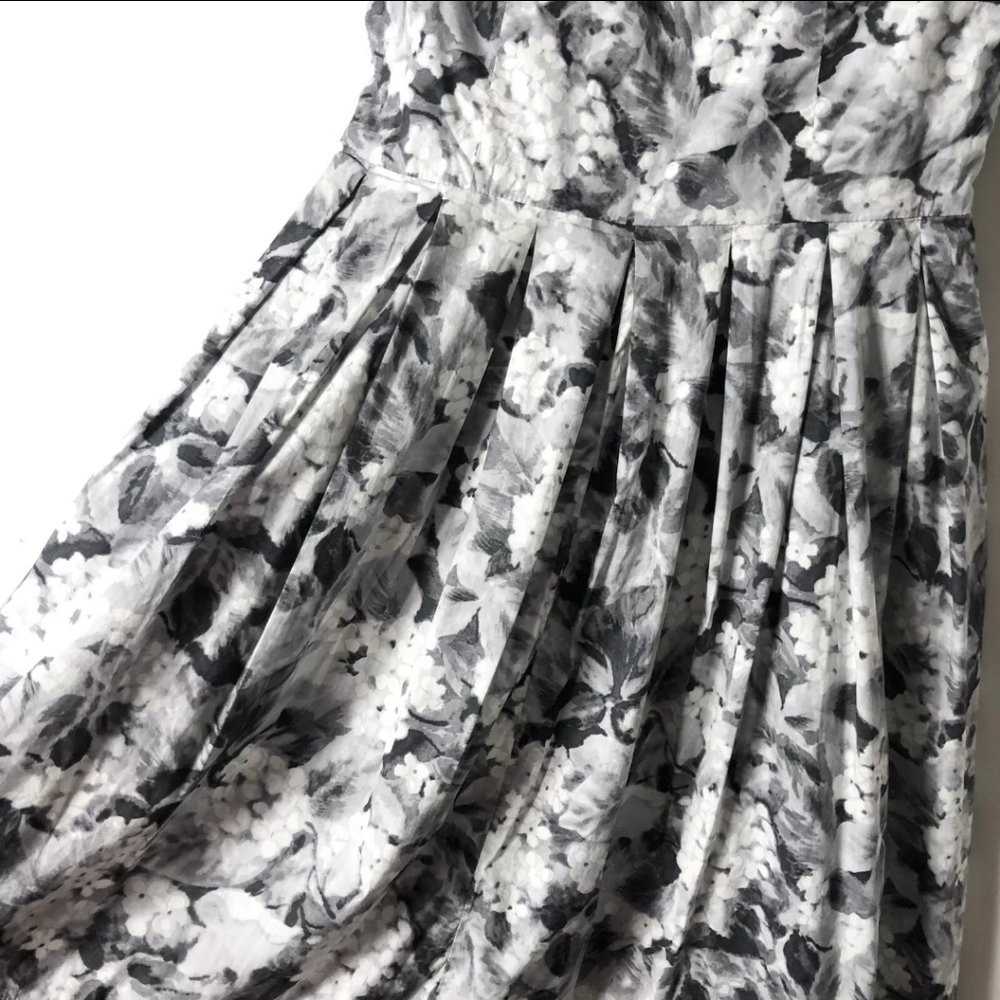 Talbots Floral Black, Grey & White Sleeveless Pleated Dress Size 10 - Picture 2 of 10